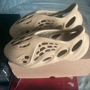 Adidas Yeezy Foam RNNR Ochre